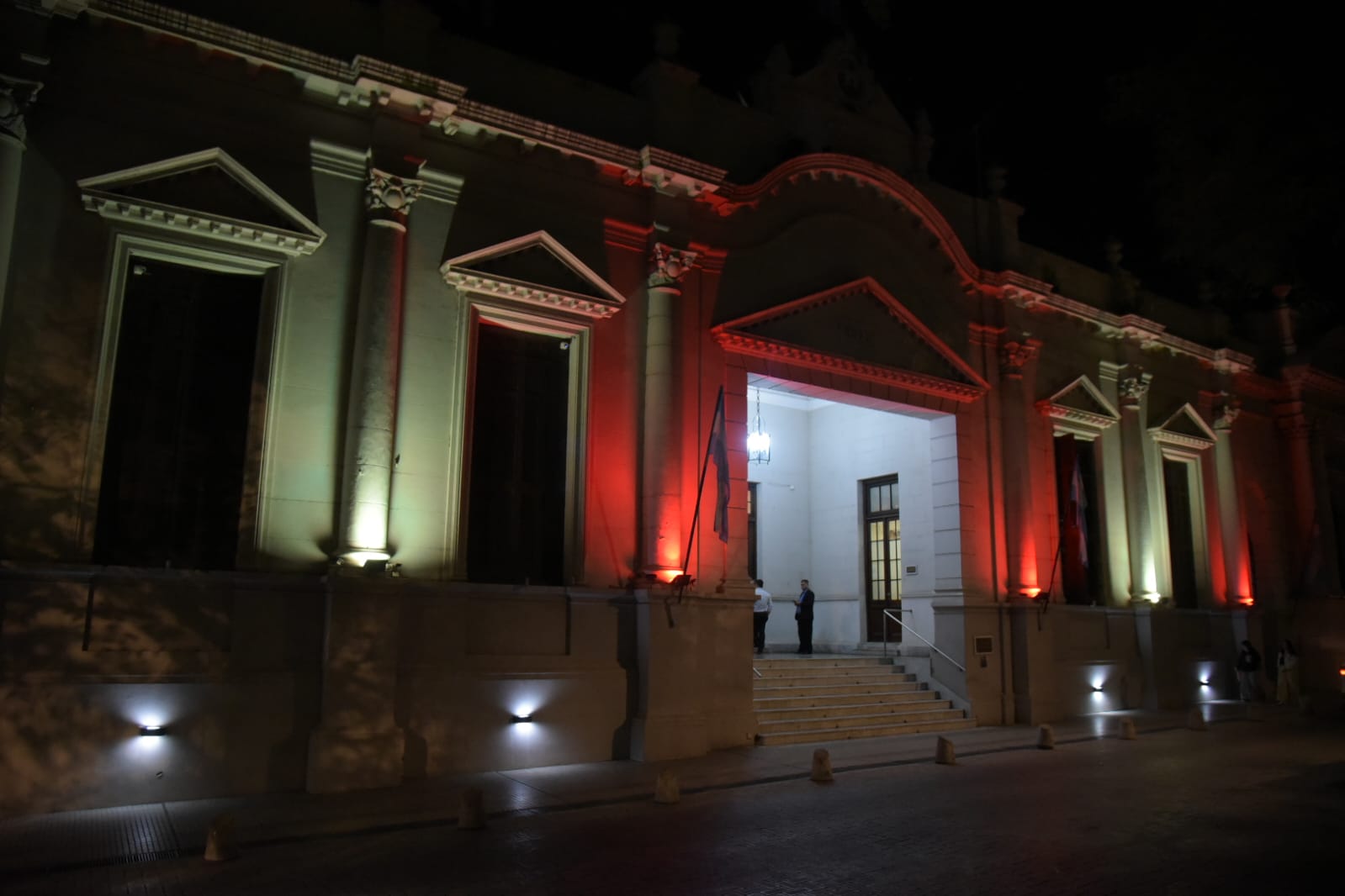1895500611.jpeg